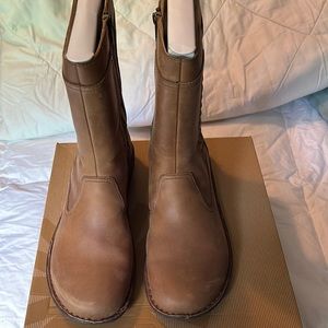 UGG Kaleen Leather Boot. Chestnut size 11